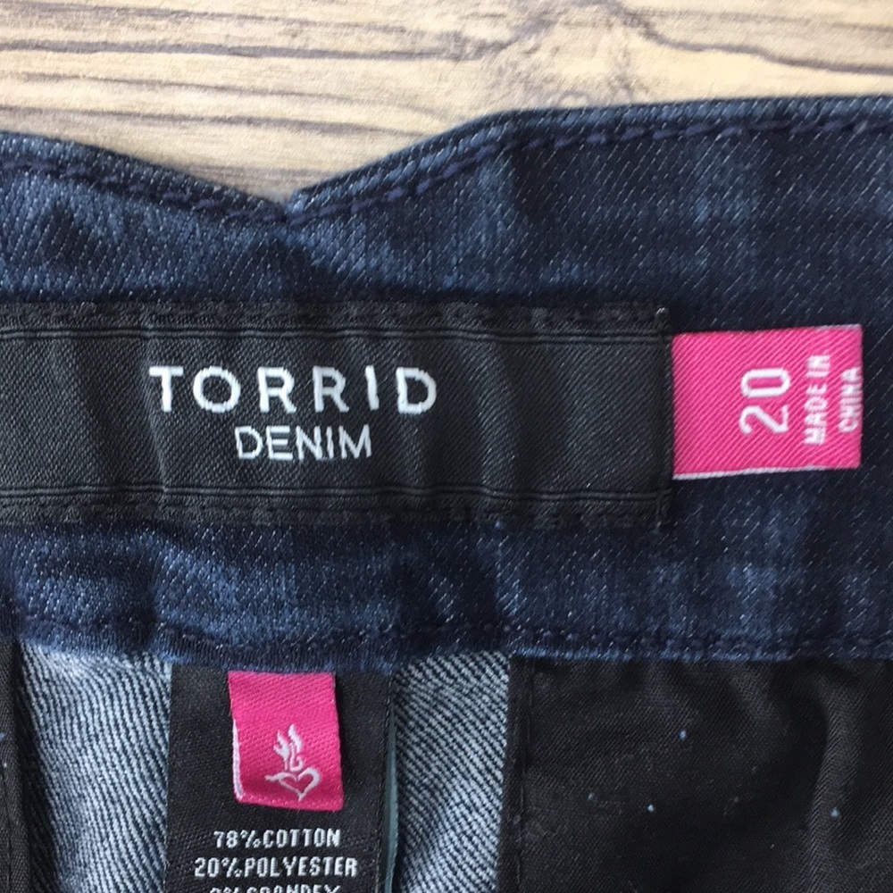 Torrid Denim Jean Shorts Womens 20 Dark Wash‎ Denim Cotton Cuffed - Picture 10 of 13